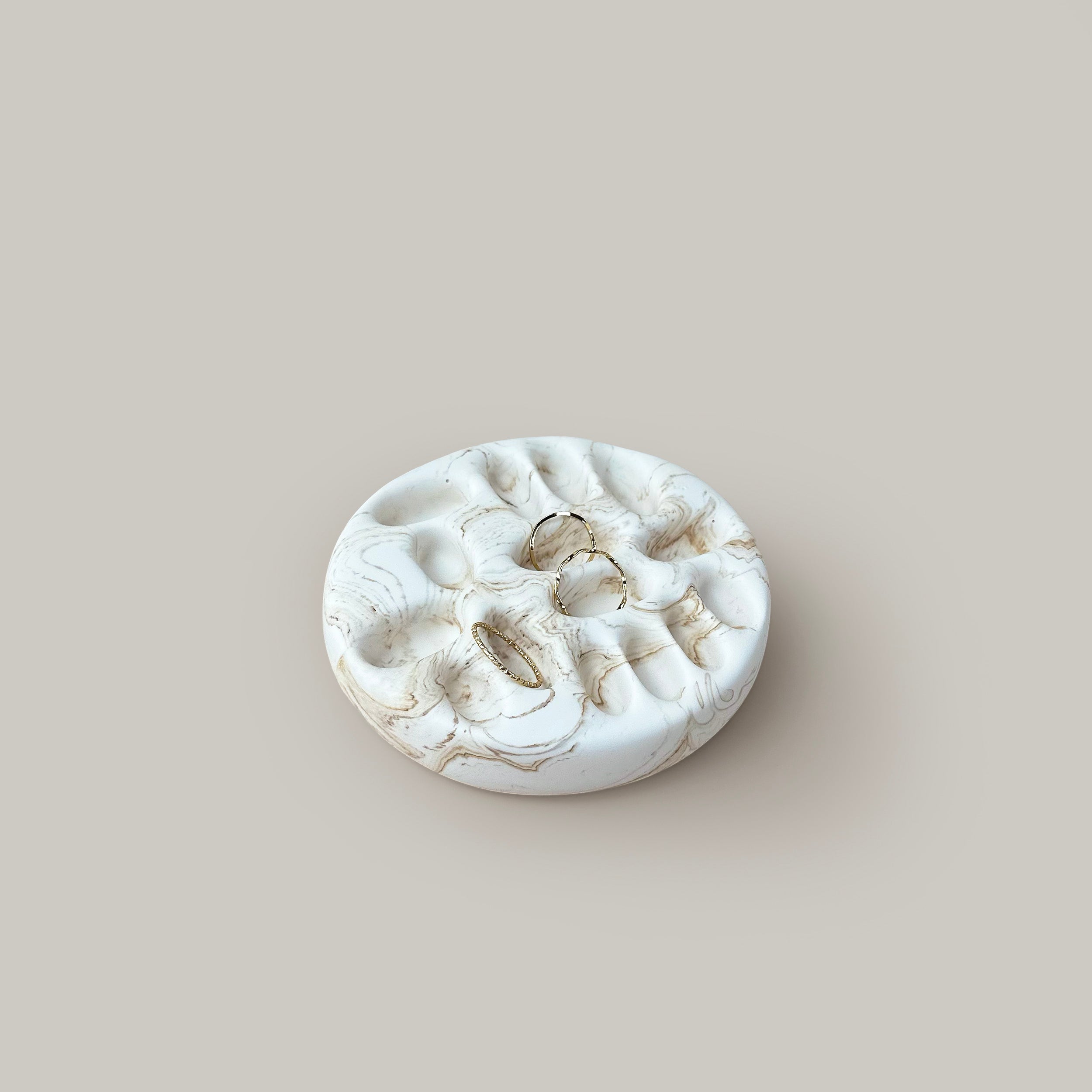 Vela Ring Holder